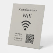 Complimentary Wifi Code Black & Tan Reclamebord Met Voetstuk (Voorkant)