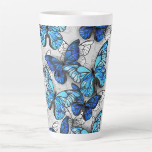 Compositie van witte en blauwe vlinders latte mok