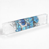 Compositie van witte en blauwe vlinders naambordje