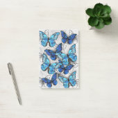 Compositie van witte en blauwe vlinders post-it® notes (Kantoor)