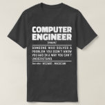 Computer ingenieur zelfspot techniek Funny T-shirt<br><div class="desc">Funny Computer Engineer Sayings "Computer ingenieur Iemand Die Een Probleem Oplost Dat Je Niet Wist Dat Je Had Op Een Manier Die Je Niet Begrijpt". Pak dit grappige Computer ingenieur-ontwerp als een grappig cadeau voor een geweldige moeder,  vader of vriend.</div>