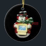 COMPUTER SNOWMAN 2022 COLLECTOR CHRISTMAS ORNAMENT<br><div class="desc">COMPUTER SNOWMAN COLLECTOR CHRISTMAS ORNAMENT is een artikel in het HUIS VAN SUNSHINE collectie van fijne kunstreproducties ontworpen voor thuisgebruik of voor kantoor. De COMPUTER SNOWMAN COLLECTOR CHRISTMAS ORNAMENT is een reproductie van een miniatuurbeeldhouwwerk van Gerry K. Furgason. De COMPUTER SNOWMAN is opgenomen in haar kerstdecoratiereeks.</div>