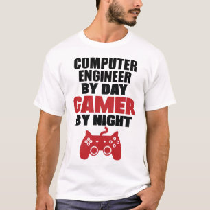 Computertechnicus overdag door gamer 's nachts t-shirt