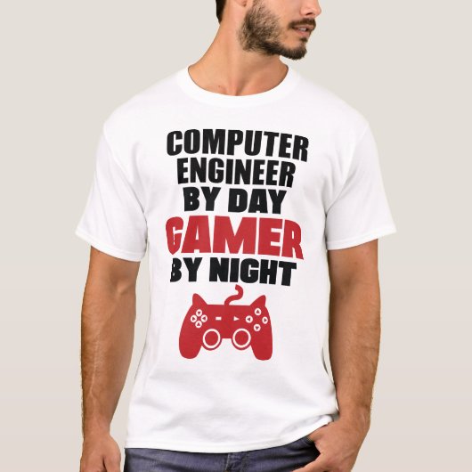 Computertechnicus overdag door gamer 's nachts t-shirt (Voorkant)