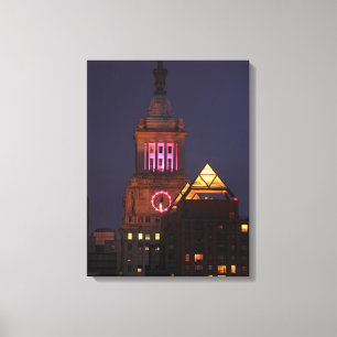 Con Edison Clock Tower aangestoken in Roze bij Twi Canvas Afdruk