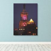 Con Edison Clock Tower verlicht in roze bij Twilig Canvas Afdruk (Insitu (Houten vloer))