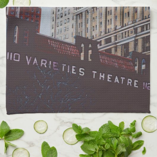 Con Edison's korte ontmoeting met St. Mark's Theedoek (Gevouwen)