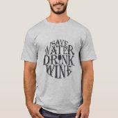 Concept voor water- en drink-wijn opslaan t-shirt (Voorkant)