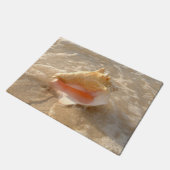 Conch Shell in zand op tropisch strand Deurmat (Schuin)