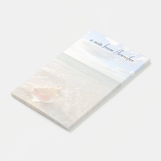 Conch Shell in zand op tropisch strand Post-it® Notes (Schuin)
