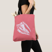 Conch Shell - koraalroze en wit Tote Bag (Dichtbij)