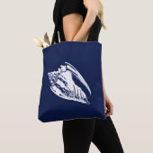Conch Shell - marineblauw en wit Tote Bag (Dichtbij)