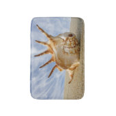 Conch Shell op Sandy Beach, Blue Sky Badmat (Voorkant Verticaal)