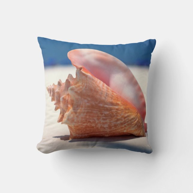 Conch Shell op strand 2 Kussen (Voorkant)