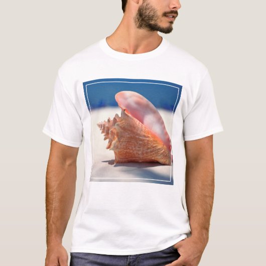 Conch Shell op strand 2 T-shirt (Voorkant)
