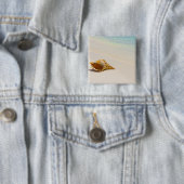 Conch Shell op strand 3 Vierkante Button 5,1 Cm (In situ)