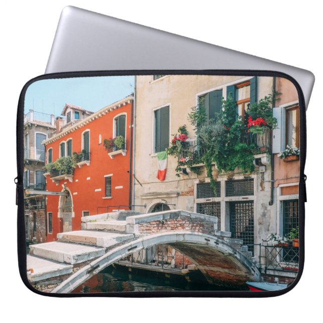 CONCRETE BRIDGE BESIDE WITTE BOUW LAPTOP SLEEVE (Voorkant)