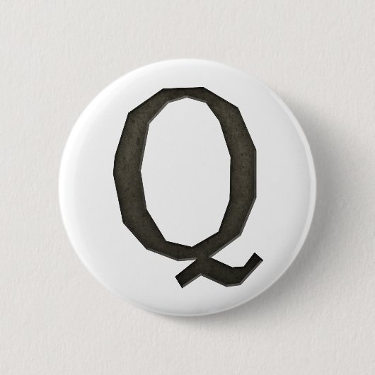 Concrete Monogram Letter Q Ronde Button 5,7 Cm (Voorkant)