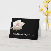 Condoleances sympathie met witte bloem op zwarte c kaart (Gele Bloem)