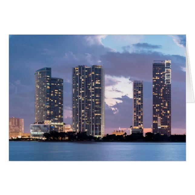Condominiumtorens aan de waterfront in Miami (Voorkant Horizontaal)