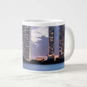Condominiumtorens aan de waterfront in Miami Grote Koffiekop (Voorkant rechts)