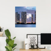 Condominiumtorens aan de waterfront in Miami Poster (Thuiskantoor)