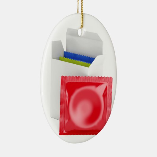 Condooms op witte achtergrond keramisch ornament (Rechts)