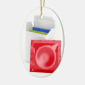 Condooms op witte achtergrond keramisch ornament (Links)