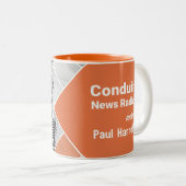 Conduit News Radio met Paul Harrell Mok (Voorkant rechts)