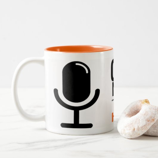 Conduit News Radio met Paul Harrell Mok (Met donut)