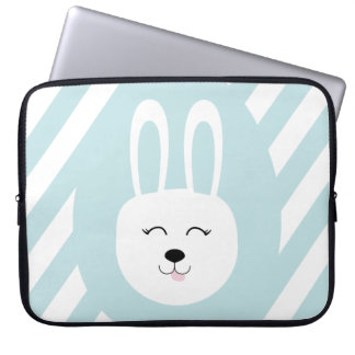 Conejo feliz laptop sleeve