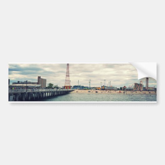 Coney Island Beach Panorama Bumpersticker (Voorkant)