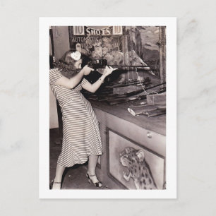 Coney Island, NY Woman in Shooting Gallery Briefkaart