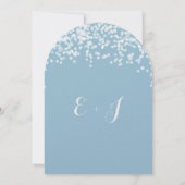 Confetti Dusty Powder Blue Wedding Invitations Kaart (Achterkant)
