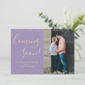 Confetti zwangerschapsaankondiging Kaart op Paarse (Staand voorkant)