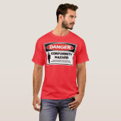 conformiteitsgevaar t-shirt (Voorkant volledig)