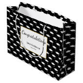 Congratulations Grad Name Black White Graduate Cap Groot Cadeauzakje (Achterkant Gekanteld)