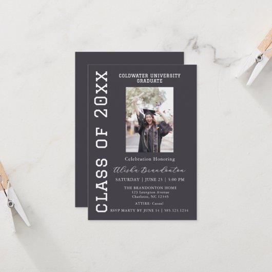 Congratulations Graduate Photo Party Invitation Kaart (Voorkant / Achterkant in situ)