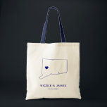 Connecticut Wedding Welcome Bag Tas Navy Blue Map<br><div class="desc">Een welkome cadeautas van een bruiloft met kaart-afbeelding. Je gasten zullen graag in hun hotel kijken en dit tas vinden vol met behandelingen die op hen wachten. U kunt het hart op de locatie van uw grote dag plaatsen met behulp van de functie "Pas verder aan".</div>