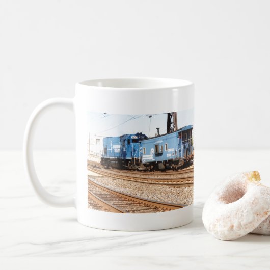 Conrail Diesel #1633 GP-15-1 en kool Koffiemok (Met donut)