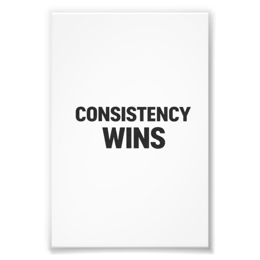 Consistency Wins – Minimal Motivation Poster (Voorkant)