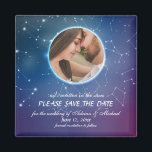 Constellation Photo Magnet<br><div class="desc">Het is geschreven in de sterren... we zijn voorbestemd om samen te zijn. Uniek sparen de Magnetische Datum. (Shiny-sky-with-constellations-background_891270.htm'>Ontworpen door Freepik). De magneet is eenvoudig aan te passen met de tekst, het lettertype en de tekenkleur. Niet precies wat je zoekt? Al onze producten kunnen zonder extra kosten op maat worden...</div>