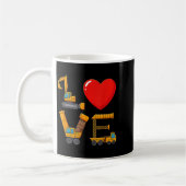 Constructie valentijnliefde gespeld met vrachtwage koffiemok (Links)