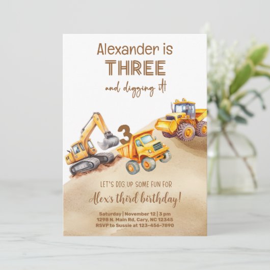 Construction trucks boy birthday invitation. kaart (Staand voorkant)