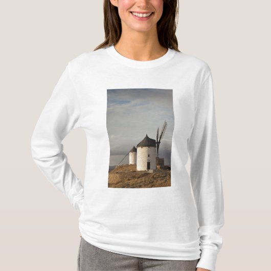 Consuegra, antieke windmolens van La Mancha T-shirt (Voorkant)