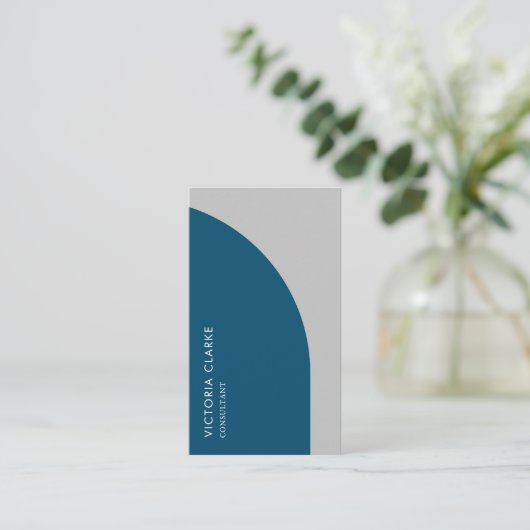 Consultant Verticaal Blauw Licht Grijs Boog QR Cod Visitekaartje (Staand voorkant)