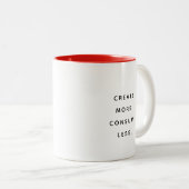 Consume Less Typography Moderne Tweekleurige Mok (Voorkant rechts)