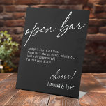 Contemhedendaags handschrift Funny Open Bar Black Reclamebord Met Voetstuk<br><div class="desc">Dit collectie kenmerkt een elegante, moderne, handgeschreven doopvont aan de zeer belangrijke woorden en de zinnen van de creëer. In dit stuk, lezen de grafische typografische bekledingen eenvoudig "open bar"bij de bovenkant en "kauwers!"bij de bodem. Deze optie omvat het populaire bericht "De drinken van vanavond zijn vrij. De verhalen van...</div>