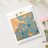 Contemporary Leaf Design in Peach Bedankzakje (Gezegeld)