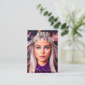 Content Creator Influencer Foto Paarse Modern Visitekaartje (Staand voorkant)